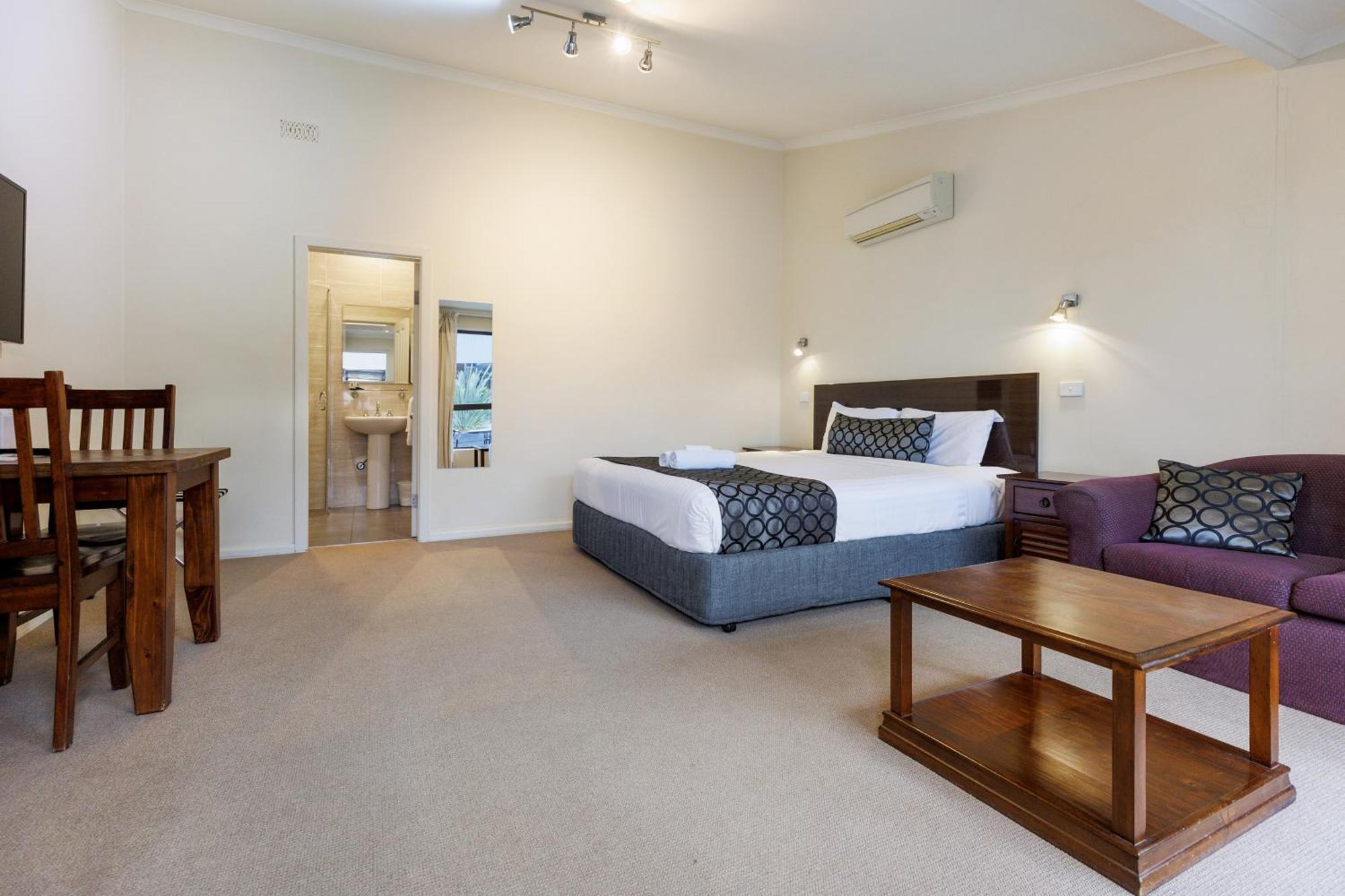 Amaroo Motel Tumuts Best Accommodation Exterior photo