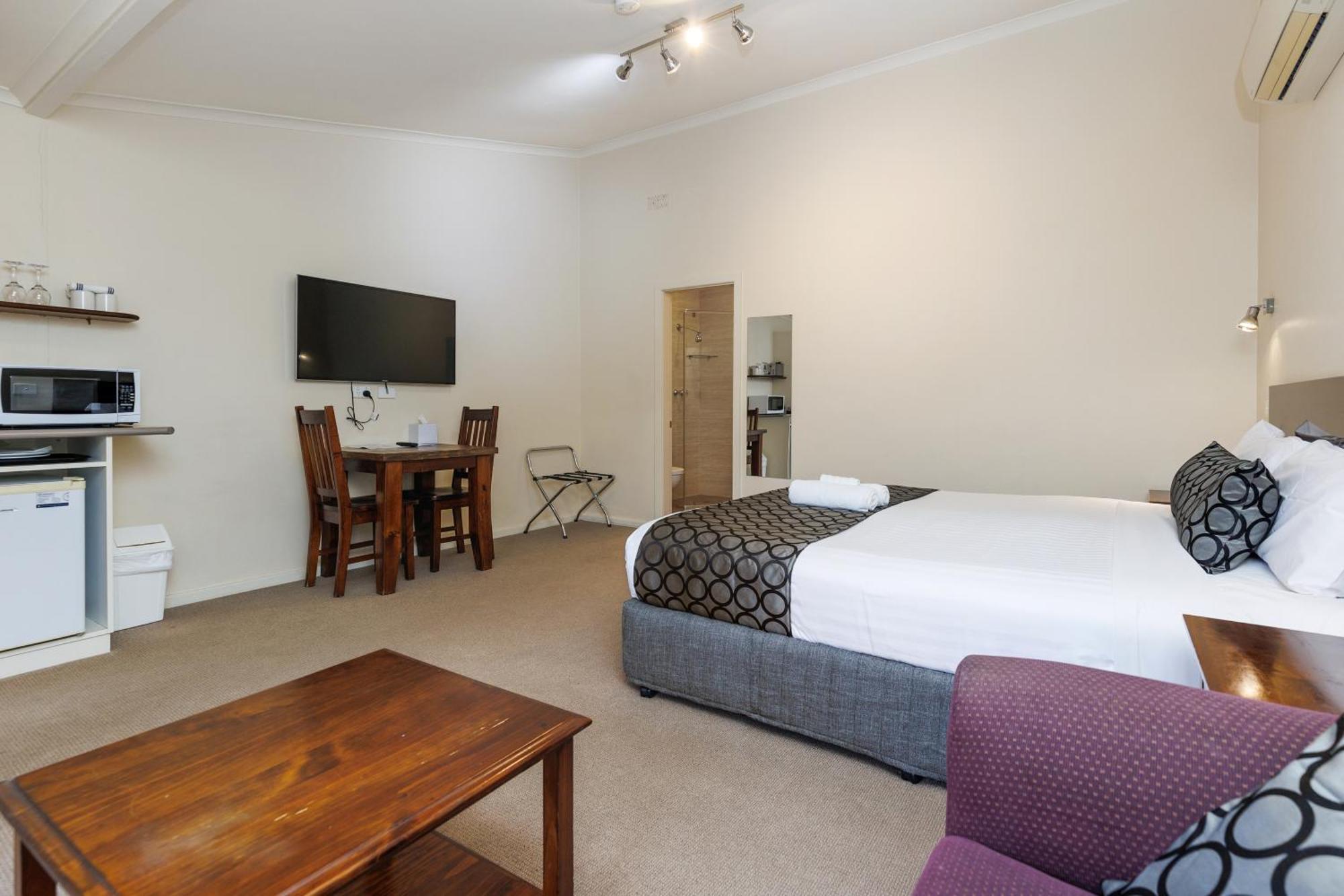 Amaroo Motel Tumuts Best Accommodation Exterior photo